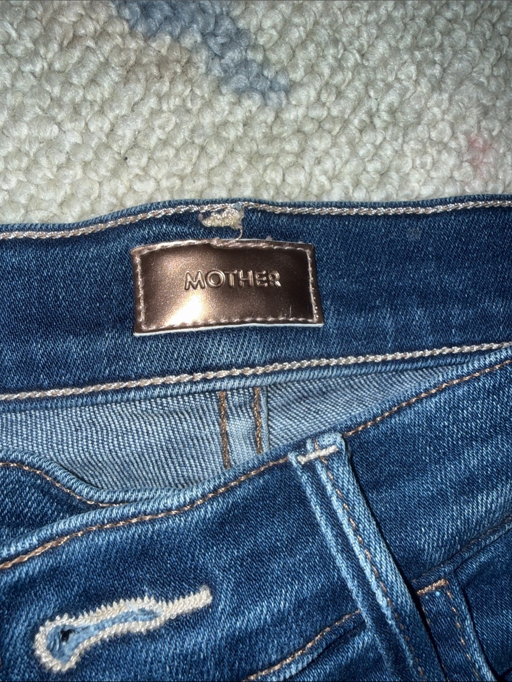 MOTHER Hustler Ankle Fray Leg Jeans in Dark Blue Wash - Picture 2 of 4